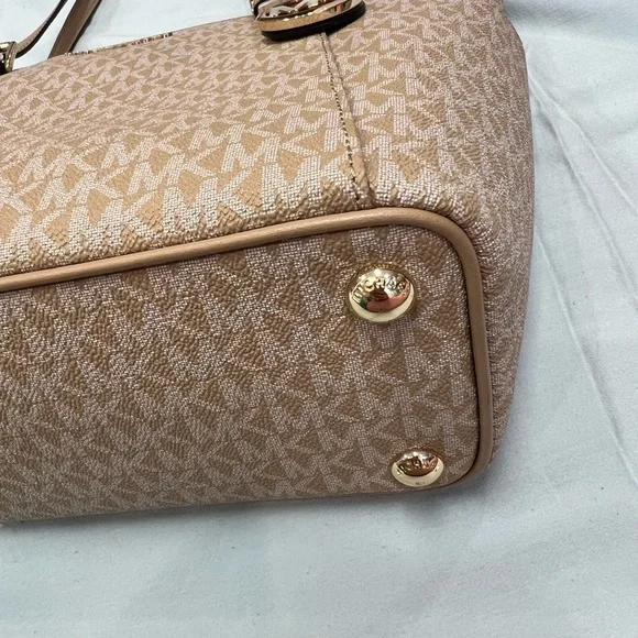 Michael Kors Camel Jet Set Item Tote Medium east west Top Zip